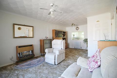 2 bedroom detached bungalow for sale, Finisterre Avenue, Skegness