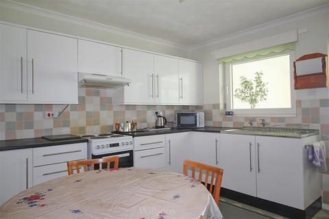 2 bedroom detached bungalow for sale, Finisterre Avenue, Skegness