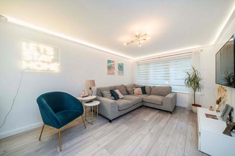 2 bedroom flat for sale, Uxbridge Road, London W7