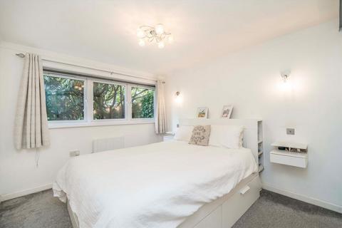 2 bedroom flat for sale, Uxbridge Road, London W7