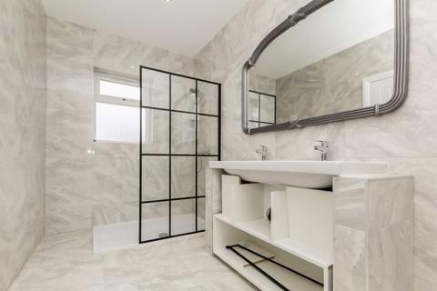 2 bedroom flat to rent, Whitton Dene, Isleworth TW7