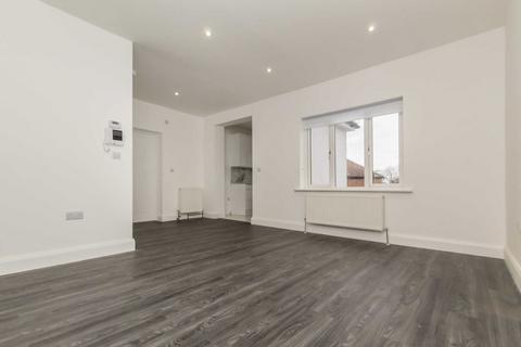 2 bedroom flat to rent, Whitton Dene, Isleworth TW7