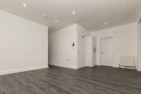2 bedroom flat to rent, Whitton Dene, Isleworth TW7