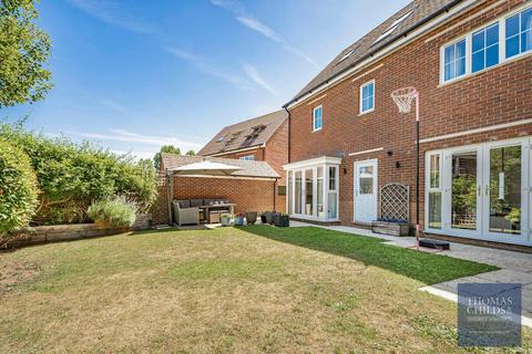 5 bedroom detached house to rent, Gatekeepers Way, Watton At Stone SG14