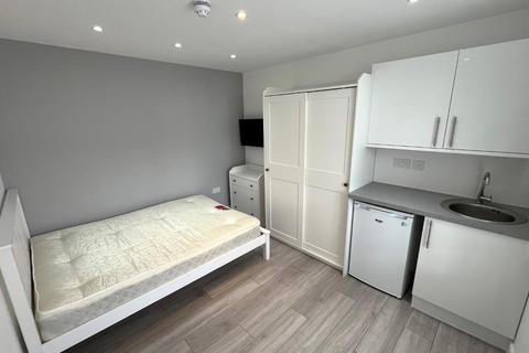 undefined, Single Room Fully Furnished- Gravesend