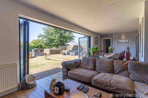 4 bedroom semi-detached house for sale, Grassmere Avenue, Telscombe Cliffs BN10