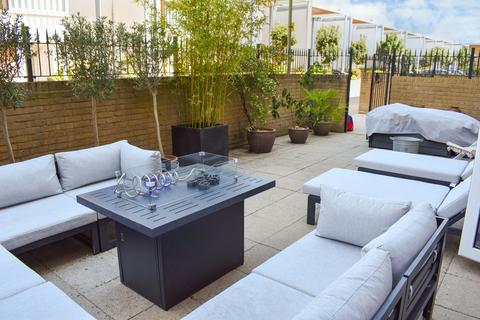 33 Almansa Way, Lymington, SO41 9PZ