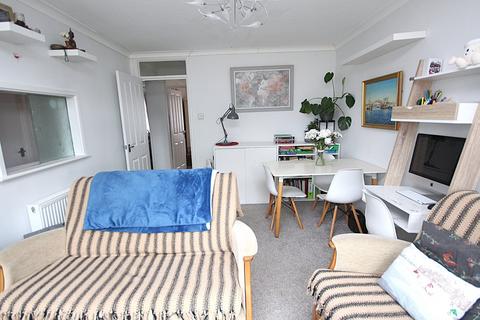 2 bedroom flat for sale, Manton Road, Hamworthy, Poole, BH15