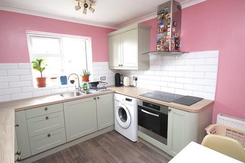 2 bedroom flat for sale, Manton Road, Hamworthy, Poole, BH15