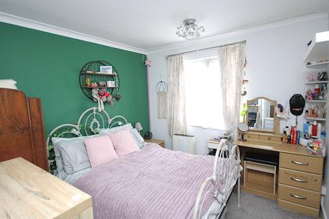2 bedroom flat for sale, Manton Road, Hamworthy, Poole, BH15