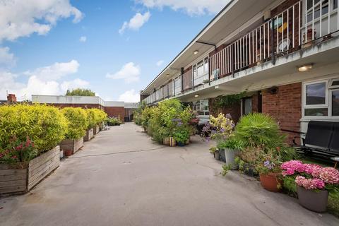2 bedroom flat for sale, Lordship Lane, East Dulwich, London, SE22