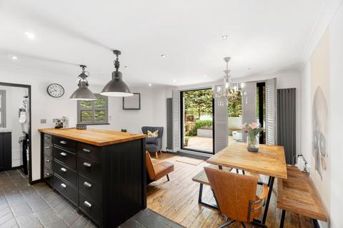 2 bedroom flat for sale, Concorde Way, London SE16