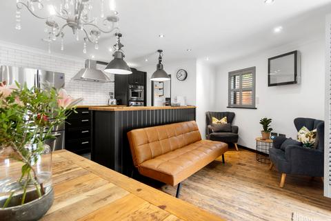 2 bedroom flat for sale, Concorde Way, London SE16