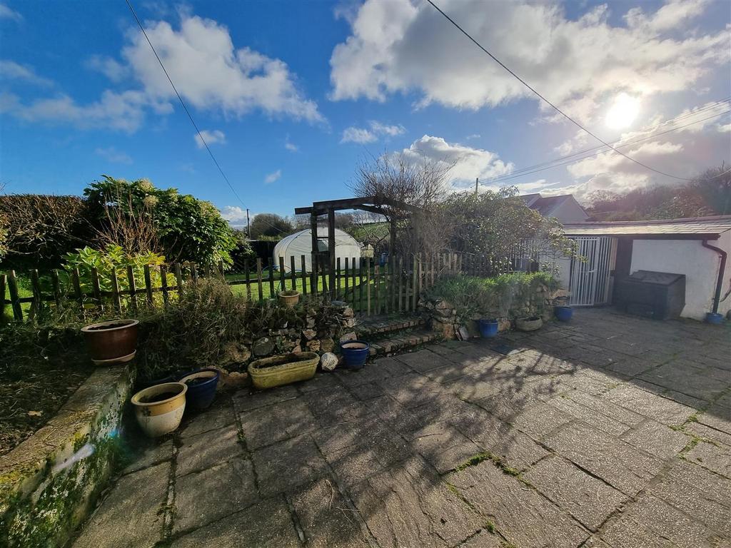 Patio 1.jpg