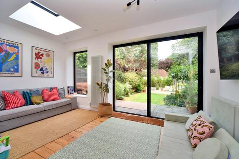 5 Sandringham Road, Worcester Park, KT4 8XW