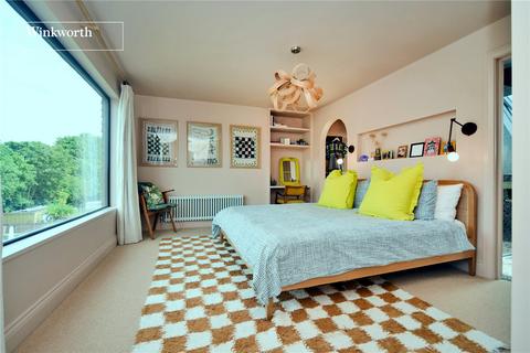5 Sandringham Road, Worcester Park, KT4 8XW