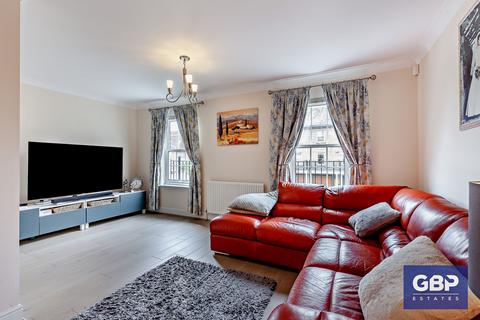 3 Wallace Way, Romford, RM1 4TG
