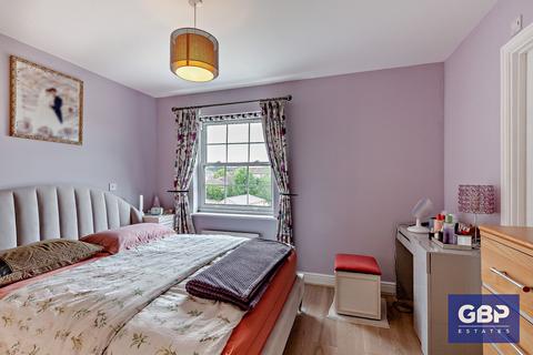 3 Wallace Way, Romford, RM1 4TG