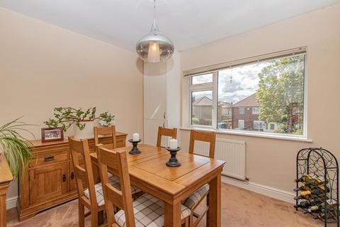 2 bedroom maisonette for sale, Lansbury Drive, Hayes UB4