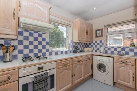 2 bedroom maisonette for sale, Lansbury Drive, Hayes UB4