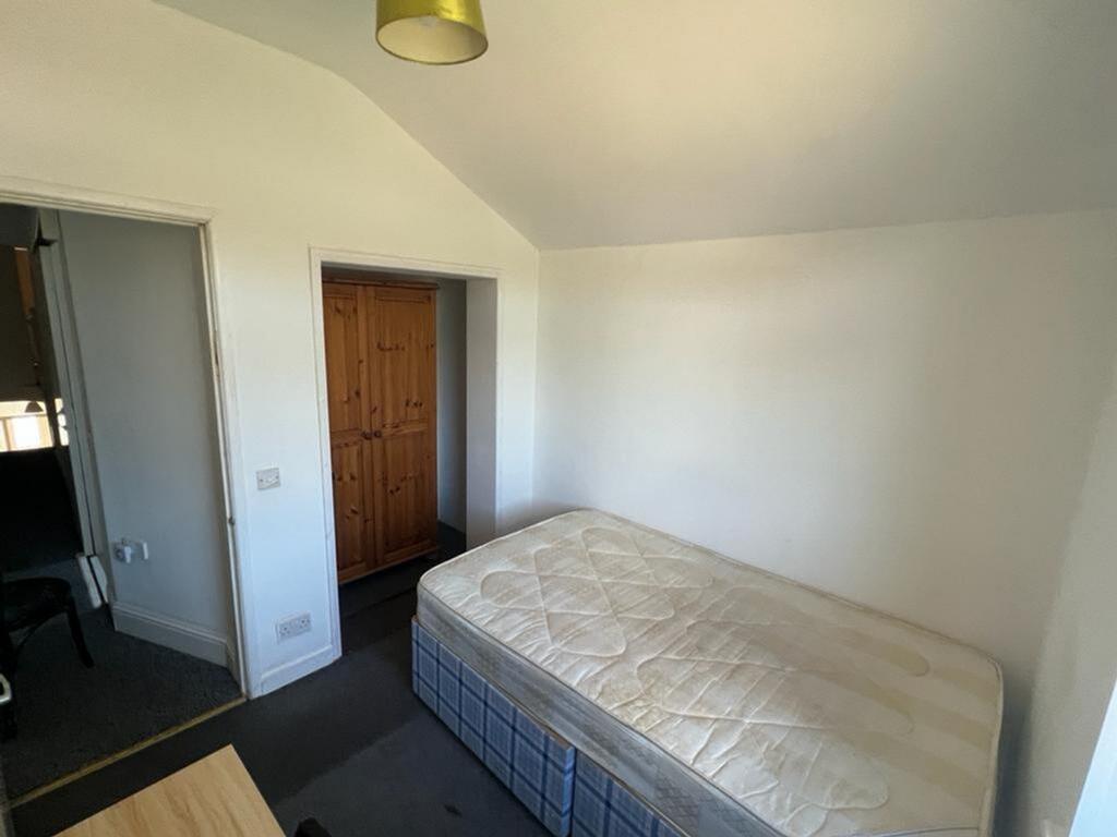 Bright and spacious double bedroom featuring am...