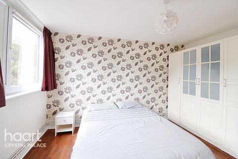 2 bedroom flat for sale, College Road, London