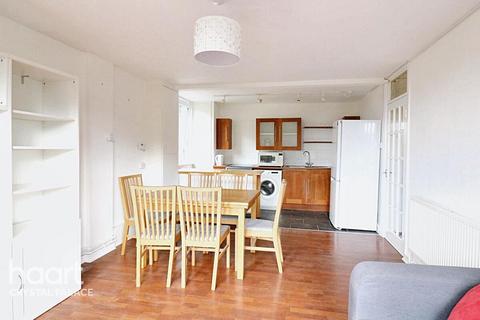 2 bedroom flat for sale, College Road, London
