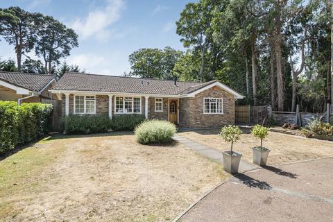 5 Berkeley Gardens, West Byfleet, KT14 6JT