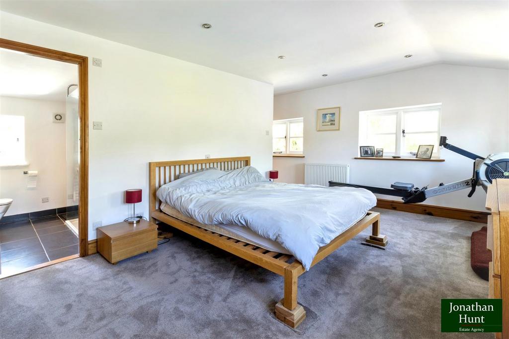 Principal bedroom
