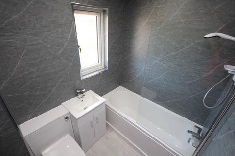 2 bedroom semi-detached house to rent, Millhouse Drive, Kelvindale