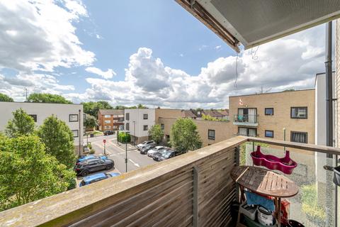 2 bedroom apartment for sale, Ferndale Crescent, Carshalton, London, SM5