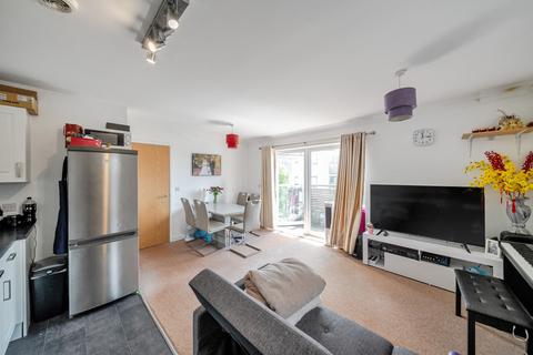 2 bedroom apartment for sale, Ferndale Crescent, Carshalton, London, SM5