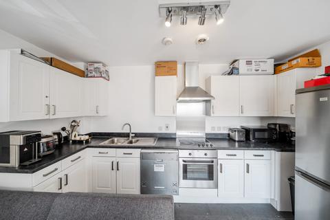 2 bedroom apartment for sale, Ferndale Crescent, Carshalton, London, SM5