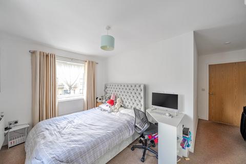 2 bedroom apartment for sale, Ferndale Crescent, Carshalton, London, SM5