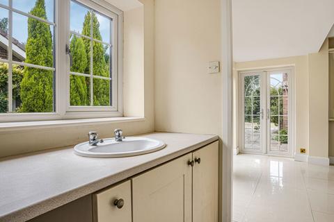 3 bedroom detached bungalow for sale, Vercourt, Sutton Coldfield, B74 3XE