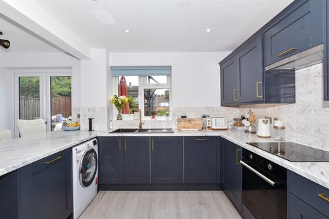 3 Elgar Close, Tonbridge, TN10 4EA