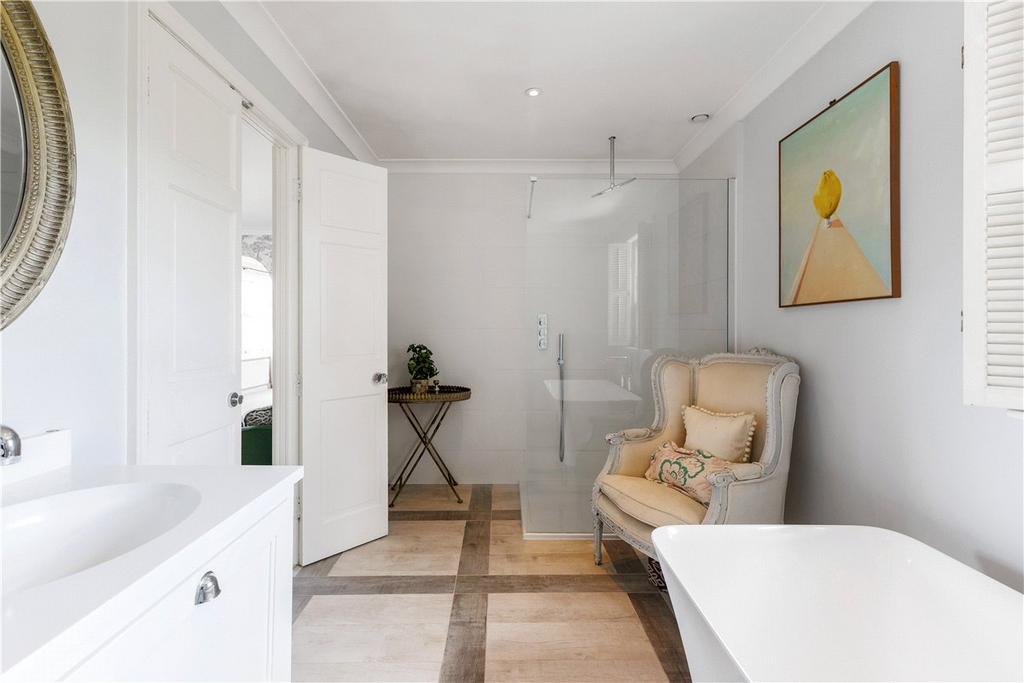Main Ensuite