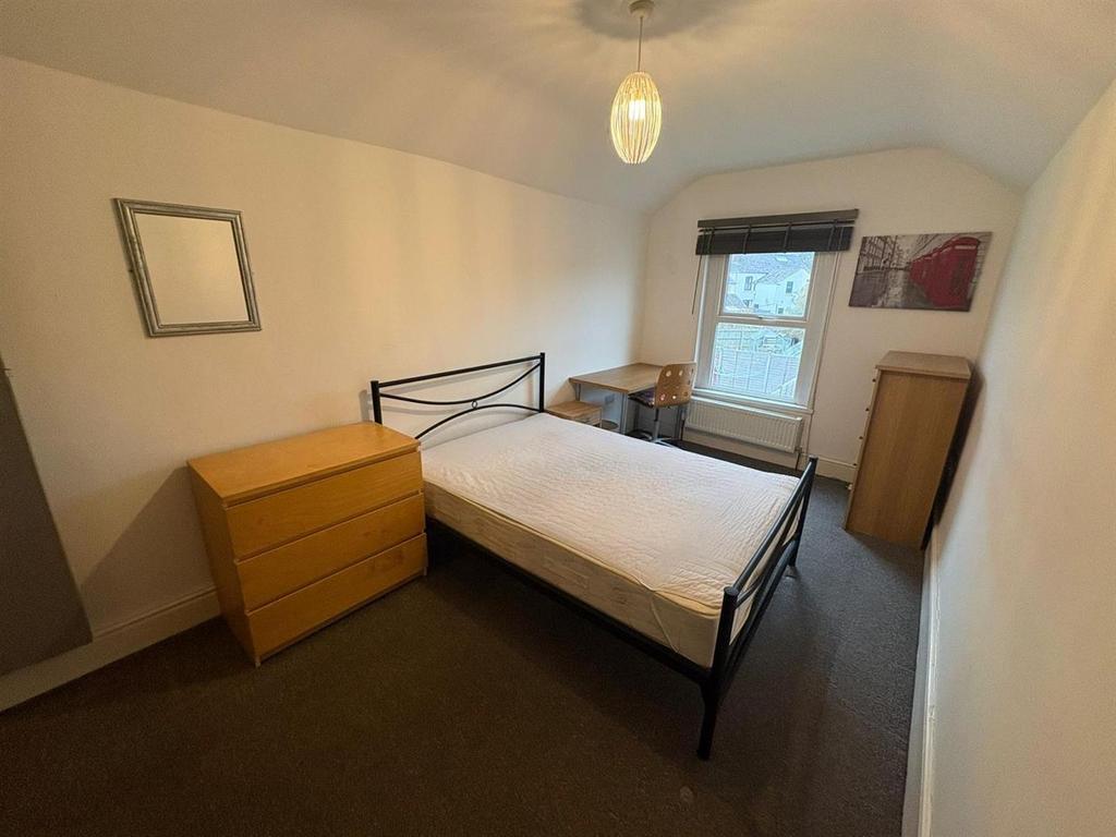 Room 4 new 1.jpg