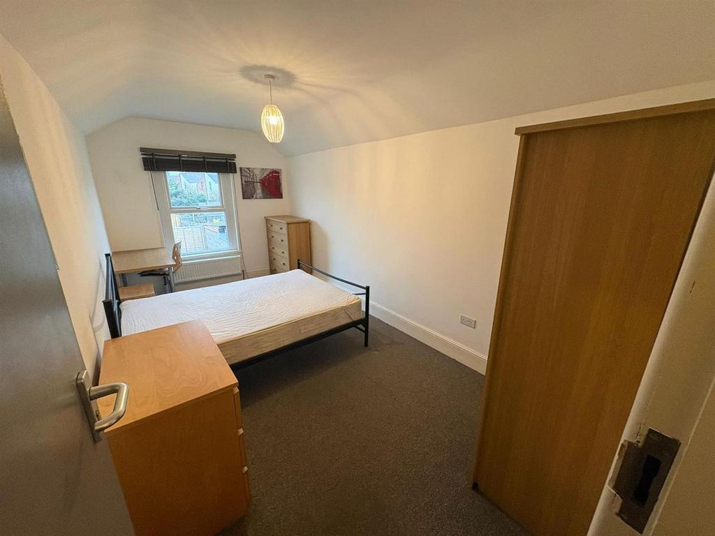 Room 4  new 2.jpg