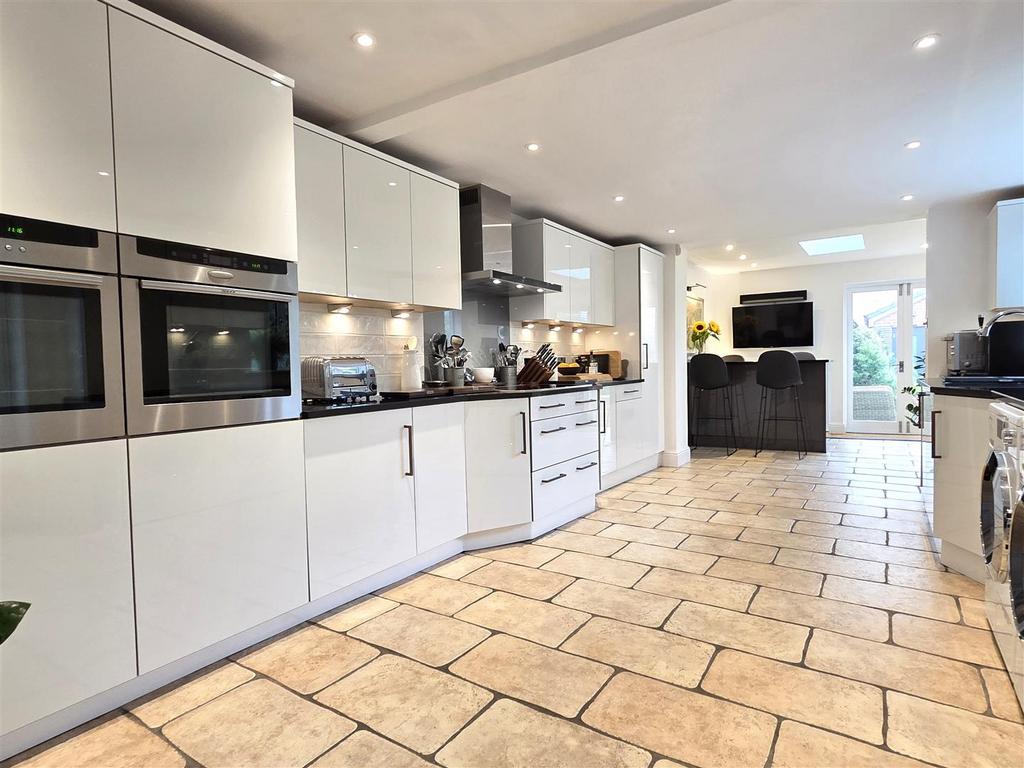 Open plan family dining kitchen