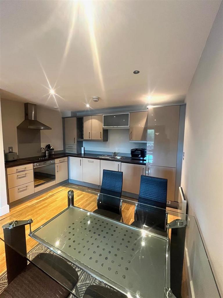 Kitchen2.jpg