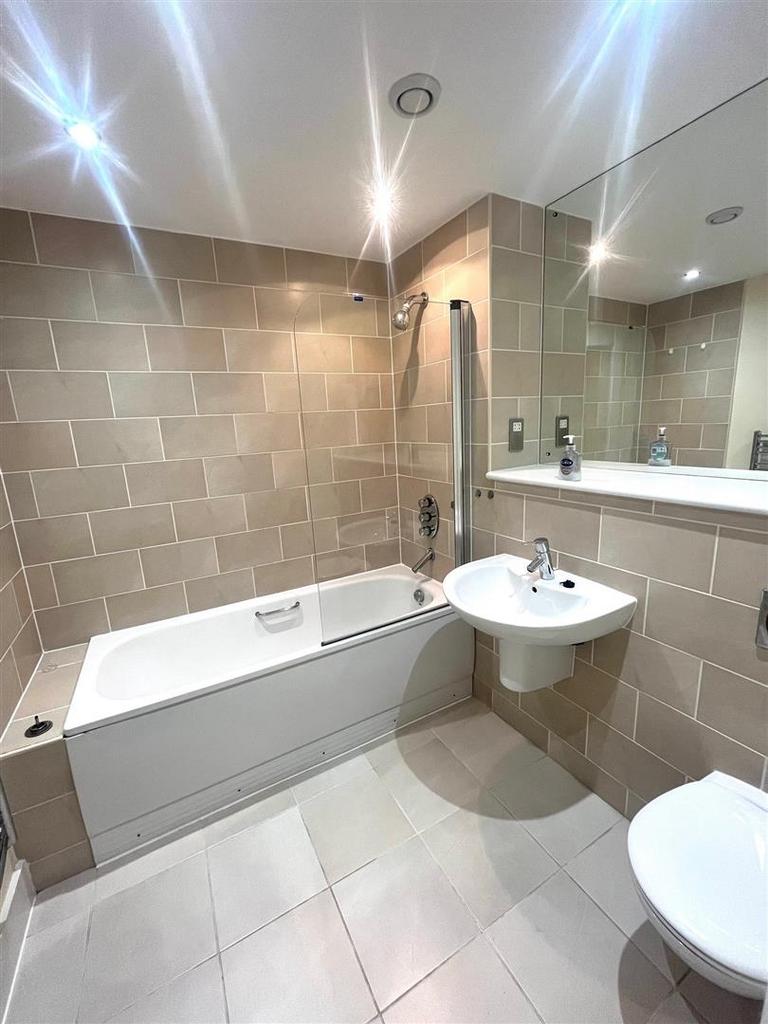 Family bathroom.jpg