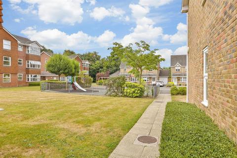 23 Bowes Close, Horsham, RH13 5SZ