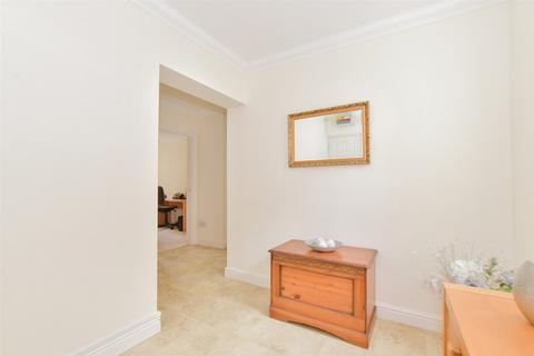 23 Bowes Close, Horsham, RH13 5SZ