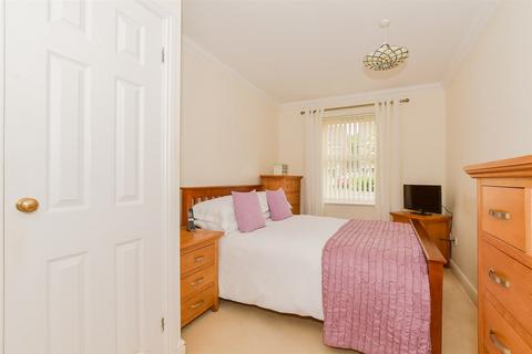 23 Bowes Close, Horsham, RH13 5SZ