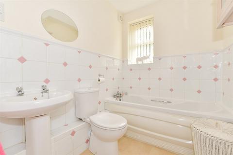 23 Bowes Close, Horsham, RH13 5SZ