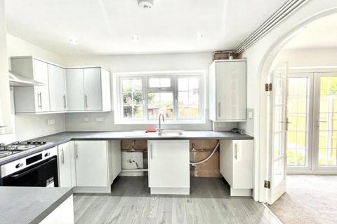 4 bedroom semi-detached house to rent, Springfield Road, Thornton Heath CR7