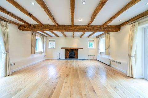6 bedroom detached house to rent, Gravelpits Lane, Gomshall, Guildford, GU5