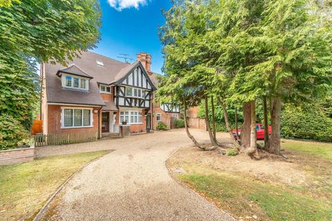 3 bedroom flat for sale, Frithwood Avenue, Northwood, HA6