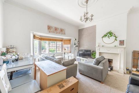 3 bedroom flat for sale, Frithwood Avenue, Northwood, HA6